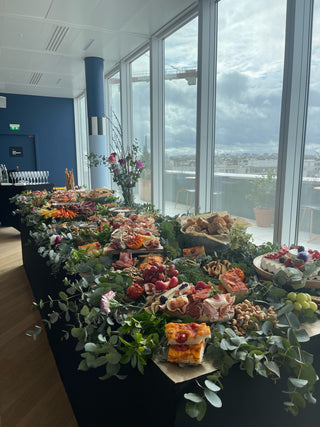 buffet dinatoire team building repas entreprise traiteur évènementiel catering service ile de france grazing table planche apéro