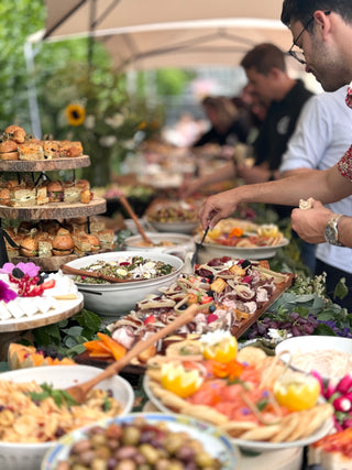 buffet dinatoire traiteur évènementiel catering service ile de france grazing table planche apéro team building